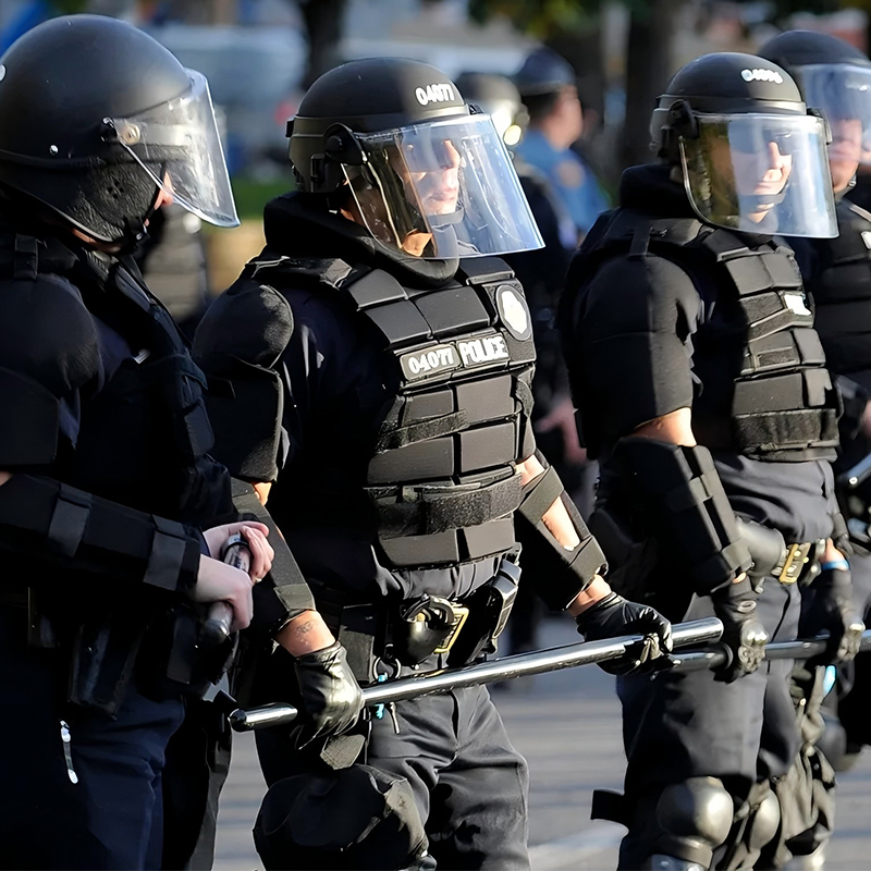 Cómo Funciona Riot Gear: De Kevlar a Liquid Armor