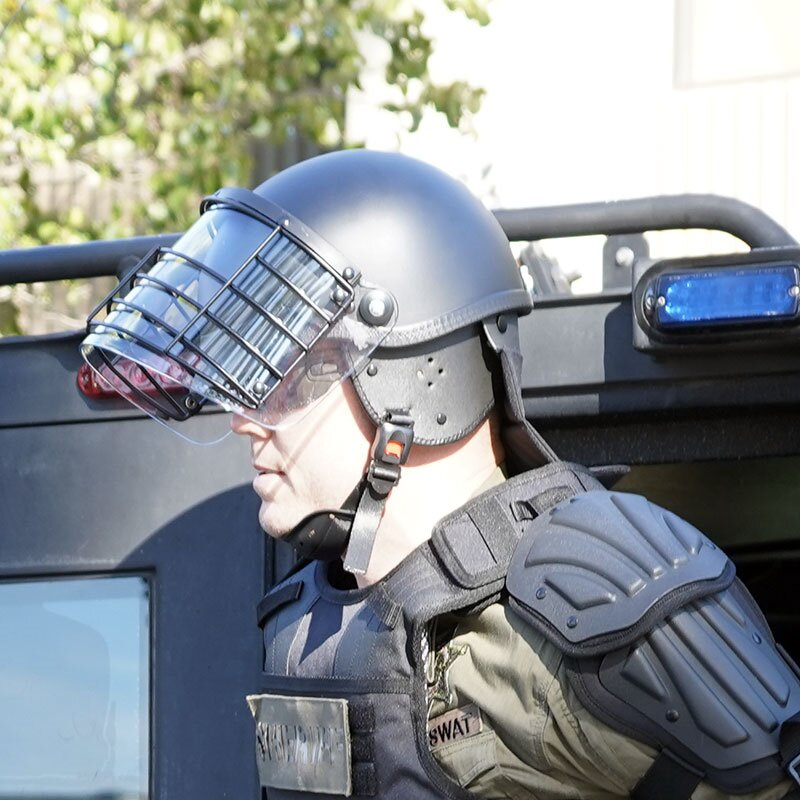 Protección de precisión: selección del casco antidisturbios óptimo para diversos perfiles de misión