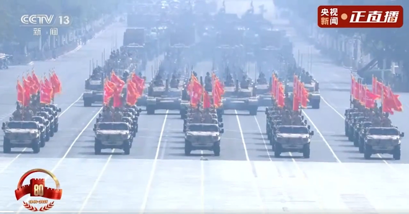 ¡Estos 115 vehículos militares de Dongfeng Mengshi en el patio de armas son de Hubei!