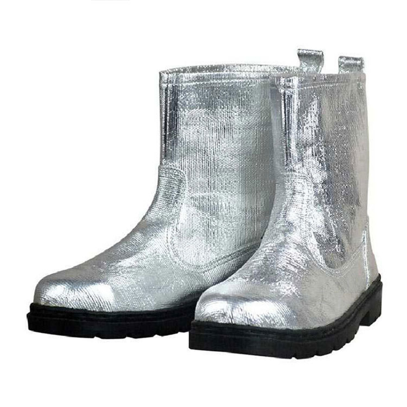 Totally Enclosed Aluminum foil fire insulation suit sale by bulk
